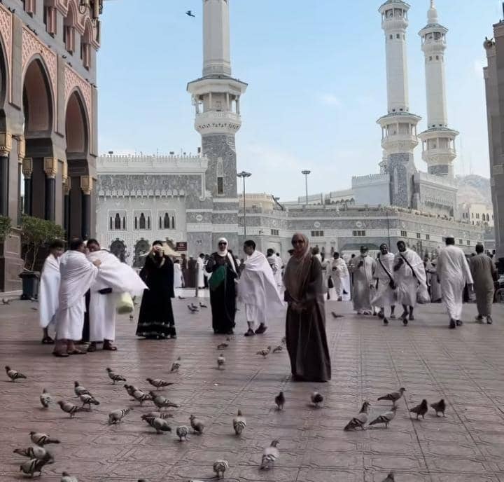 Xaviera Putri pertama kali umrah