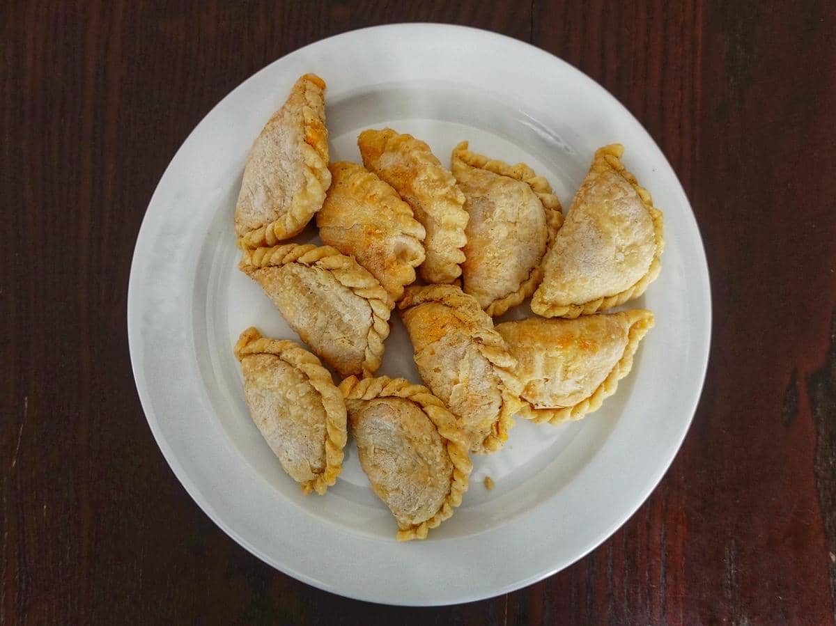 Resep Pastel Kering Isi Abon Pedas Manis, Caranya Mudah!