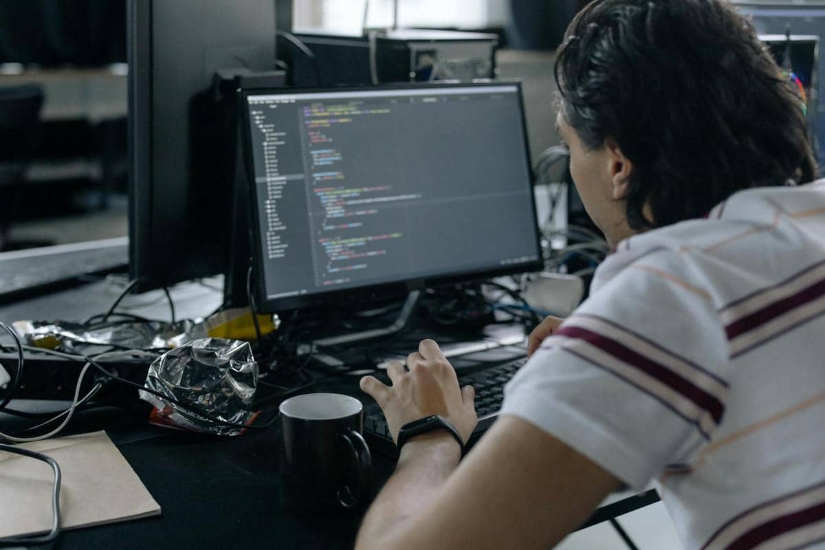 6 Suka Duka Bekerja sebagai Programmer, Cocok Buat yang Suka Tantangan