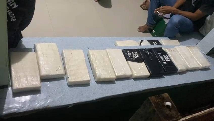 Nelayan Selayar Temukan 25 Kg Kokain Terdampar di Pesisir Pantai 