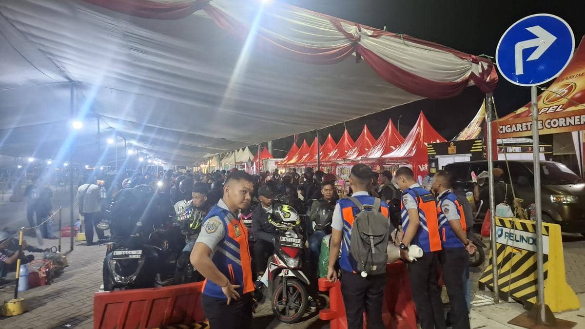 Pemudik motor saat menunggu antrean masuk kapal di Pelabuhan Ciwandan (Dok. Khaerul Amwar)