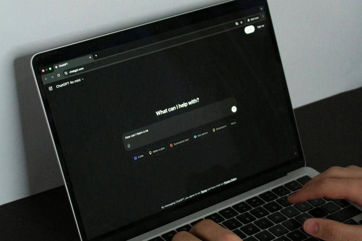 Apakah Sering Curhat ke AI Berbahaya?