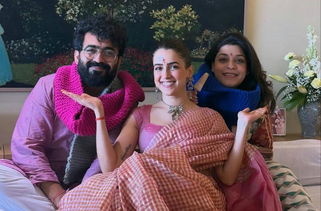 10 Potret Sanya Malhotra Gelar Griha Pravesh, Syukuran Rumah Baru!