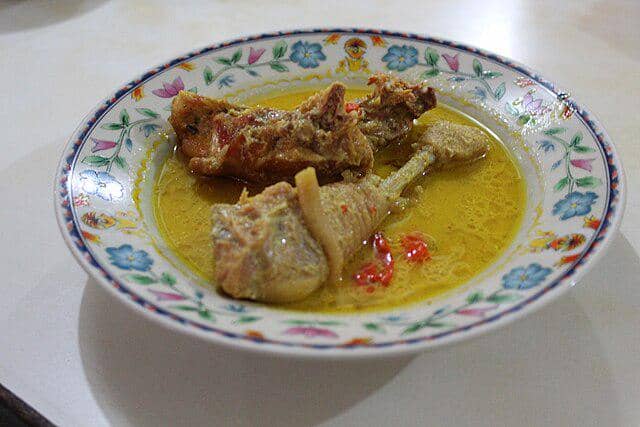 Resep Opor Ayam Kampung yang Gurih untuk Ide Makan Enak Hari Ini