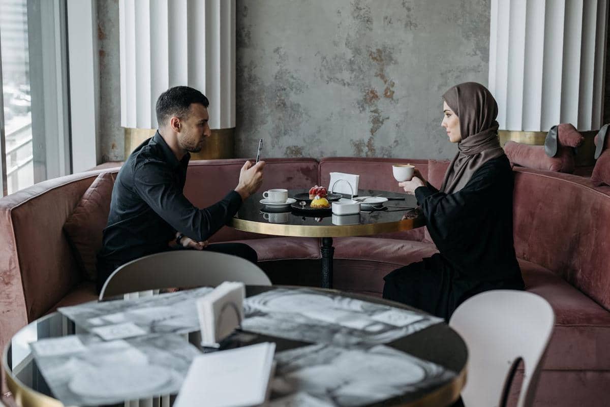 ilustrasi obrolan muslim