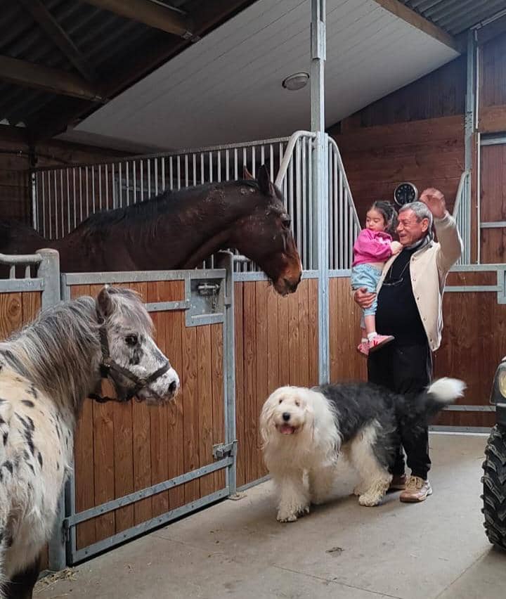 Julie Estelle berlibur ke Prancis