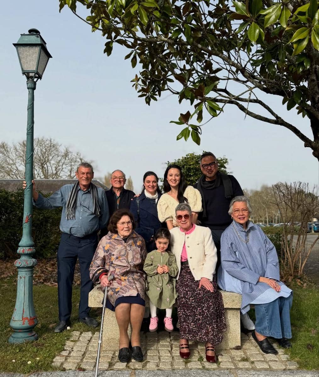 Julie Estelle berlibur ke Prancis