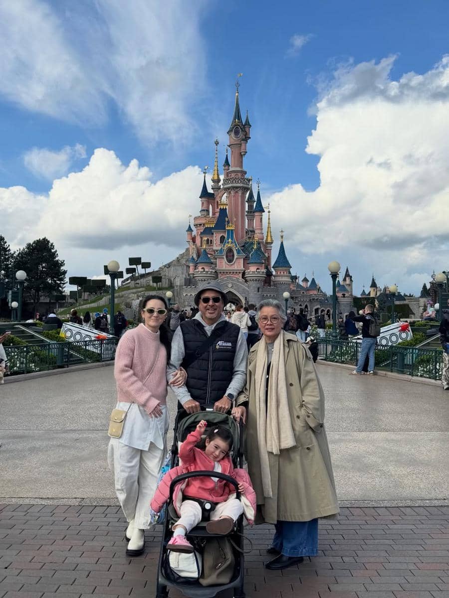 Julie Estelle berlibur ke Prancis