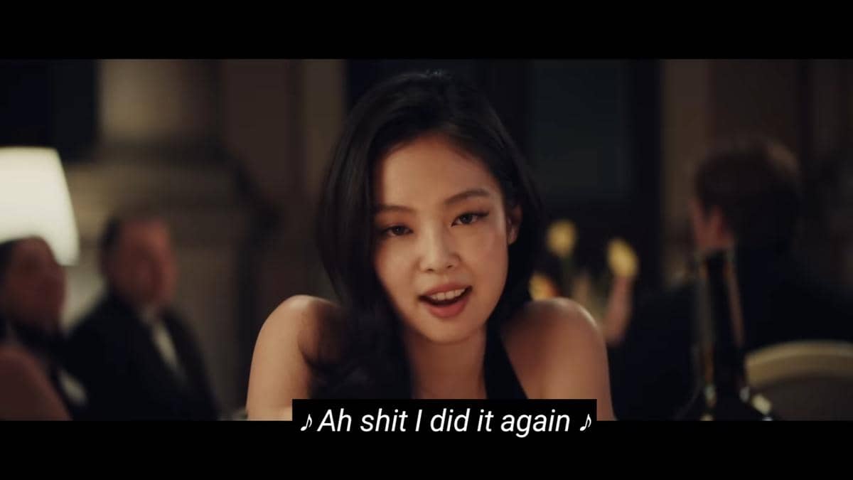 cuplikan video klip "Love Hangover"