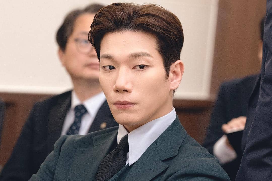 Kim Kyung Nam di drama Korea Phantom Lawyer