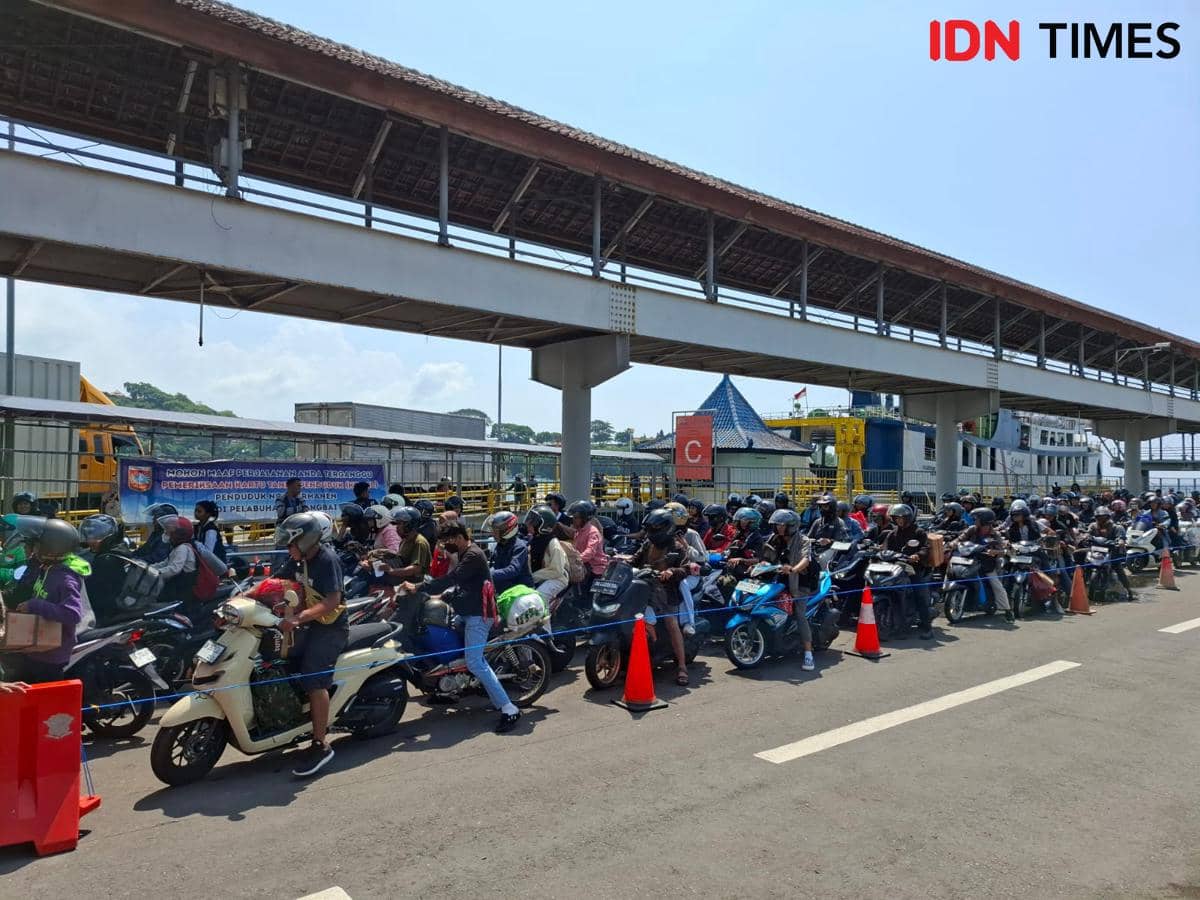 Potret Antrean Mudik di Pelabuhan Padang Bai-NTB