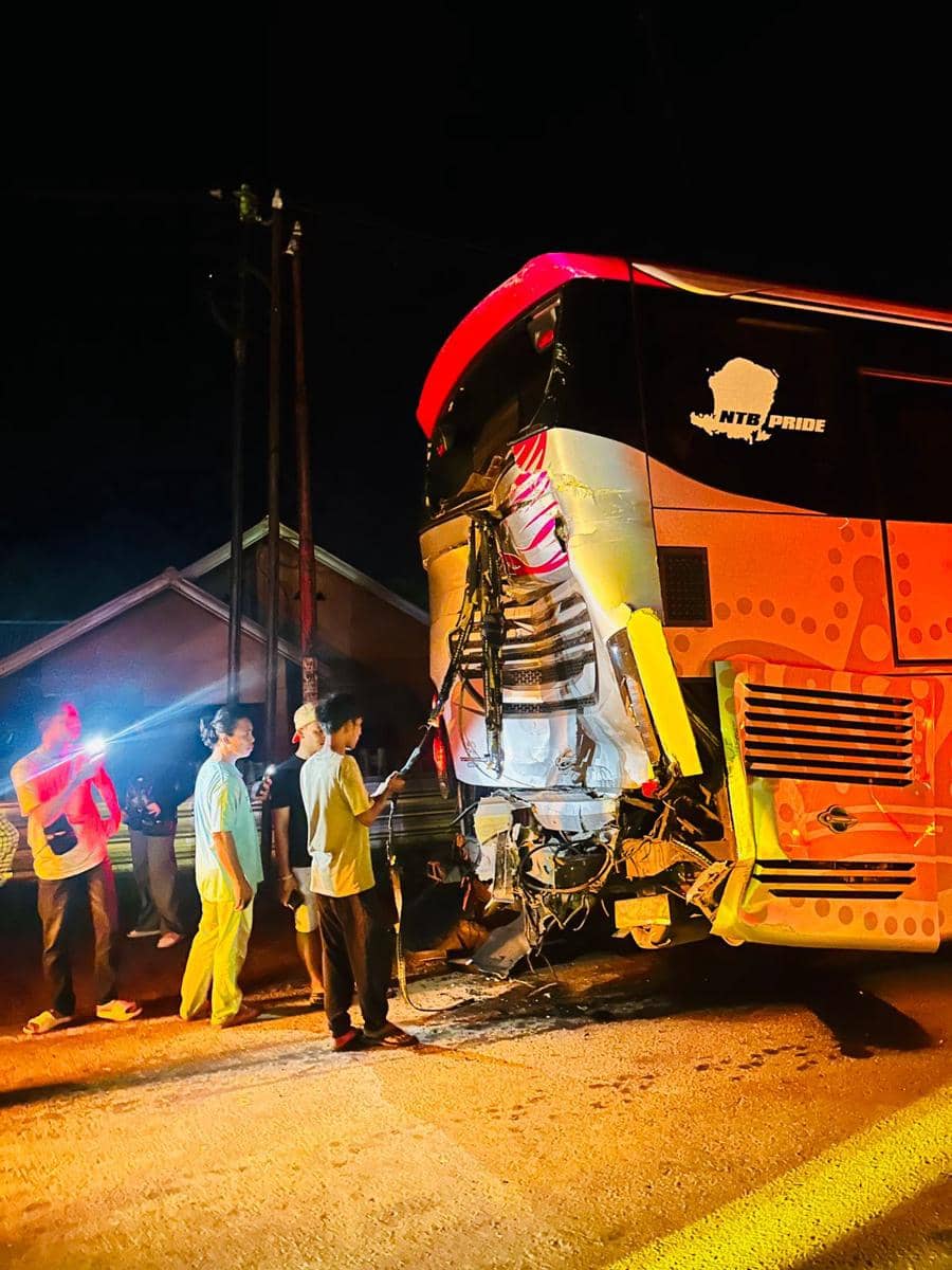 Dua Bus Kecelakaan Beruntun di Sumbawa Gegara Lomba Lari di Tengah Jalan
