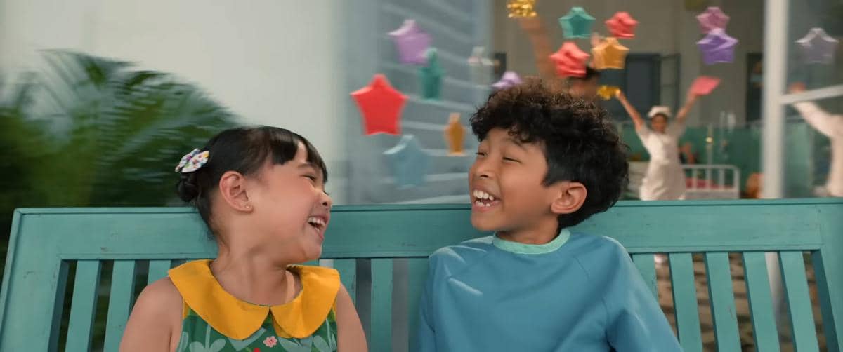 Cuplikan film Na Willa menampilkan karakter Na Willa dan Dul sedang bernyanyi "Sikilku Iso Muni", soundtrack ciptaan Laleilmanino