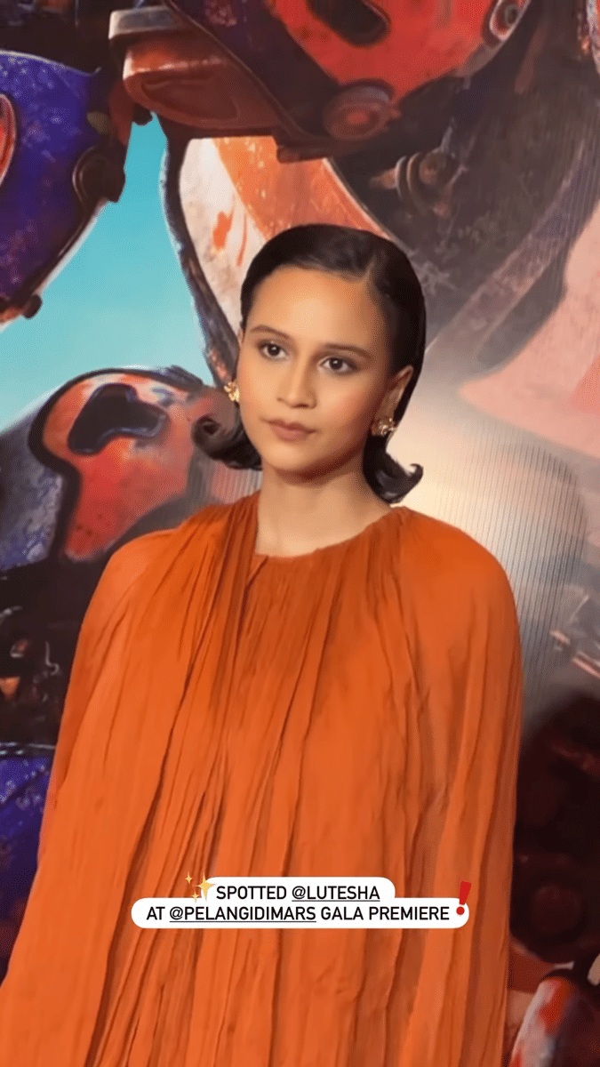 Hadir pula aktris Lutesha dalam gala premiere Pelangi di Mars. Ia sendiri berperan sebagai Pratiwi, ibu dari Pelangi yang merupakan karakter utama film ini