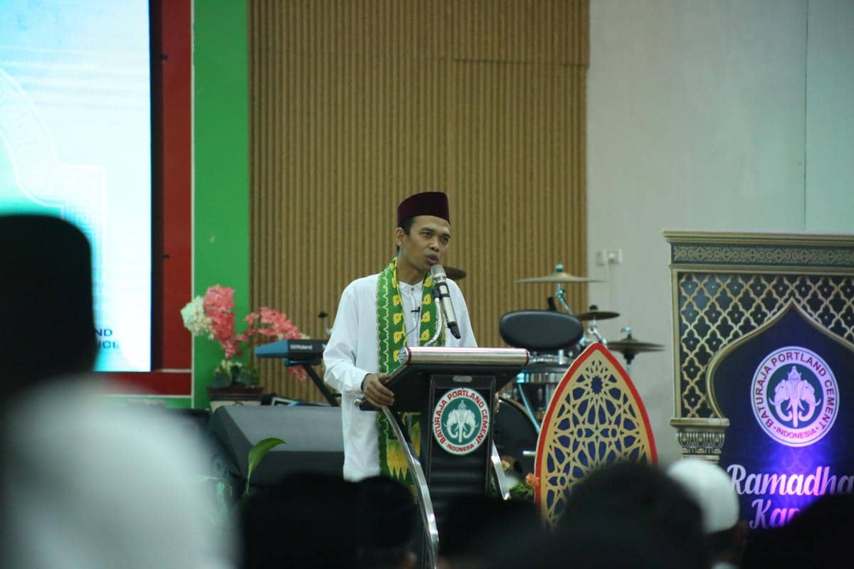 UAS Ingatkan Makna Ramadan di Hadapan Karyawan Semen Baturaja