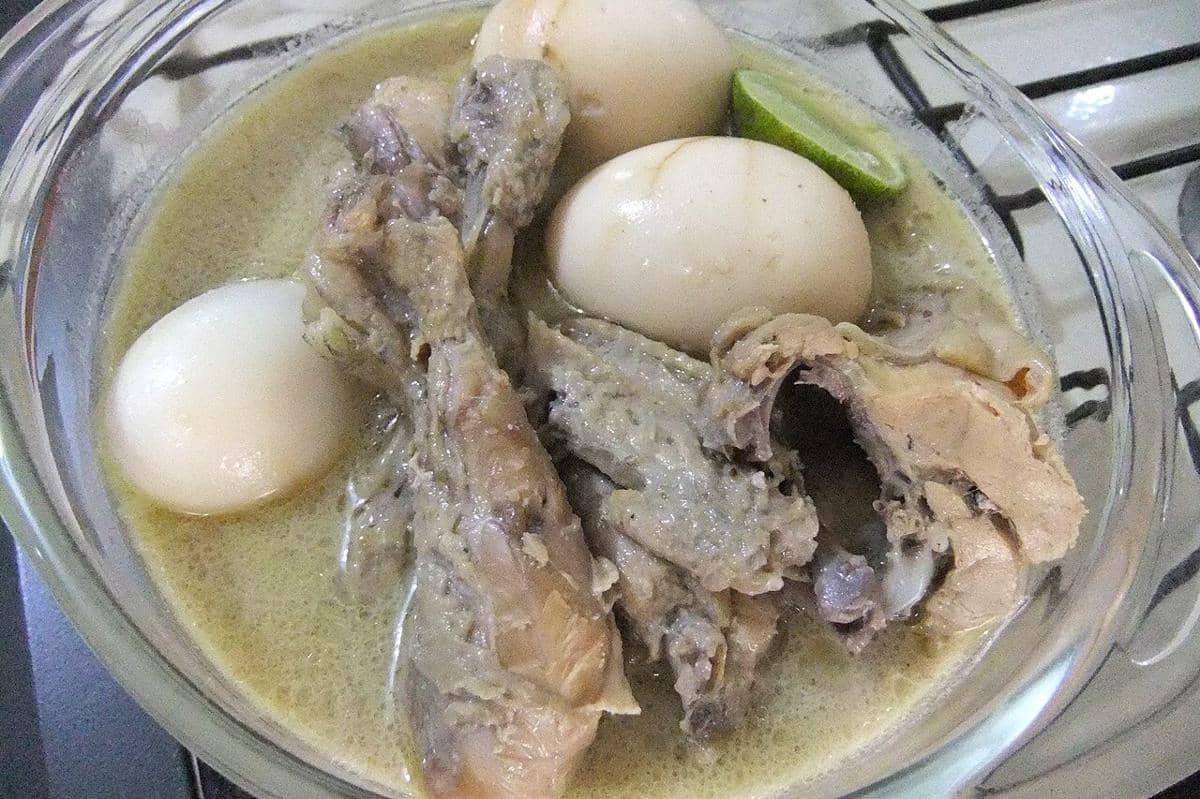 Opor ayam dan telur