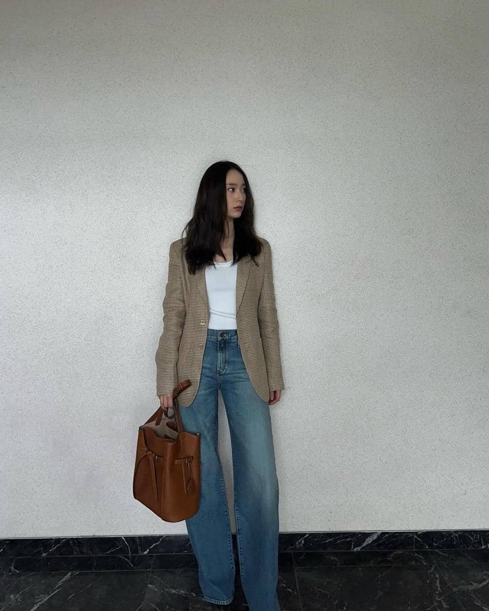 inspirasi outfit ala Krystal Jung