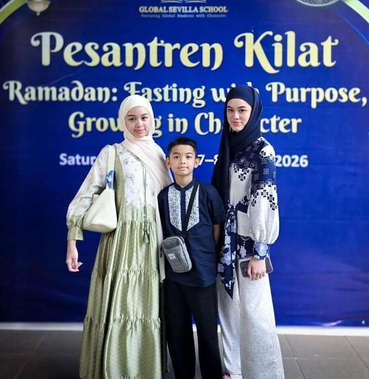 potret anak-anak Rionaldo Stokhorst ikut pesantren kilat di sekolah