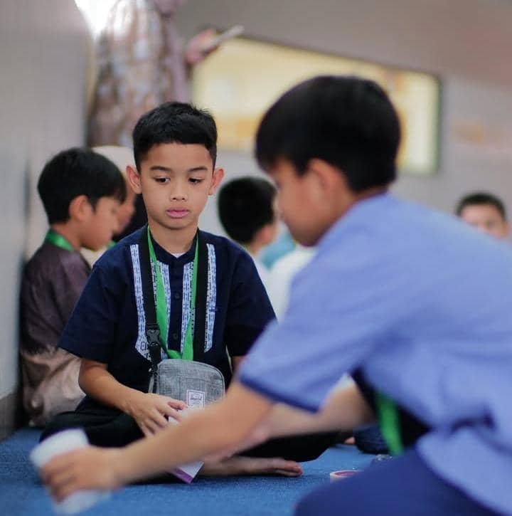 potret anak-anak Rionaldo Stokhorst ikut pesantren kilat di sekolah