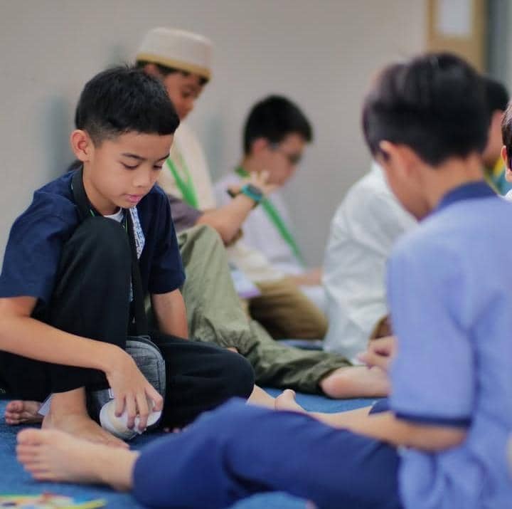 potret anak-anak Rionaldo Stokhorst ikut pesantren kilat di sekolah
