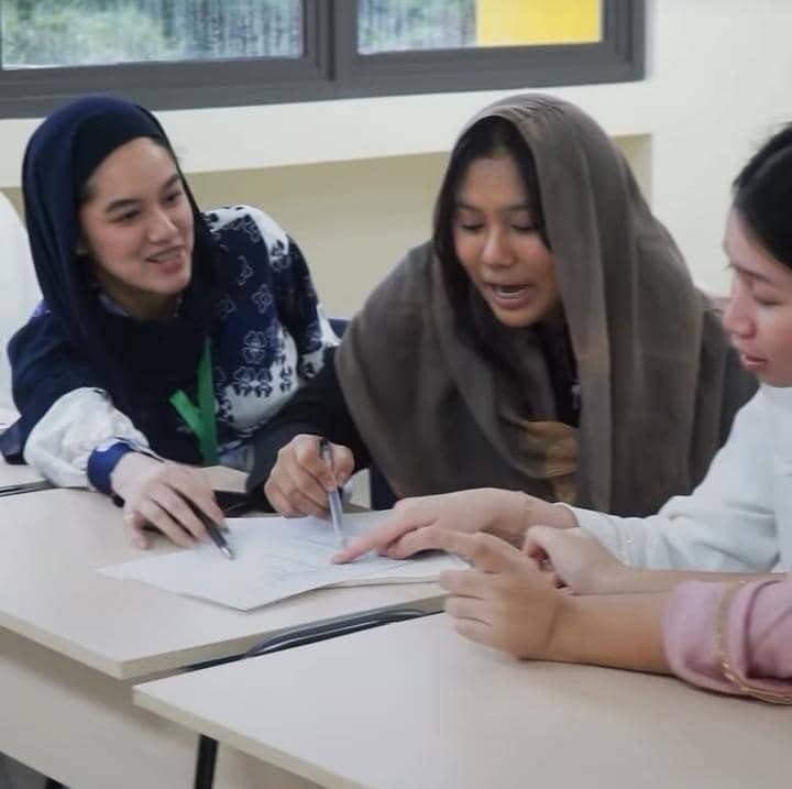 potret anak-anak Rionaldo Stokhorst ikut pesantren kilat di sekolah