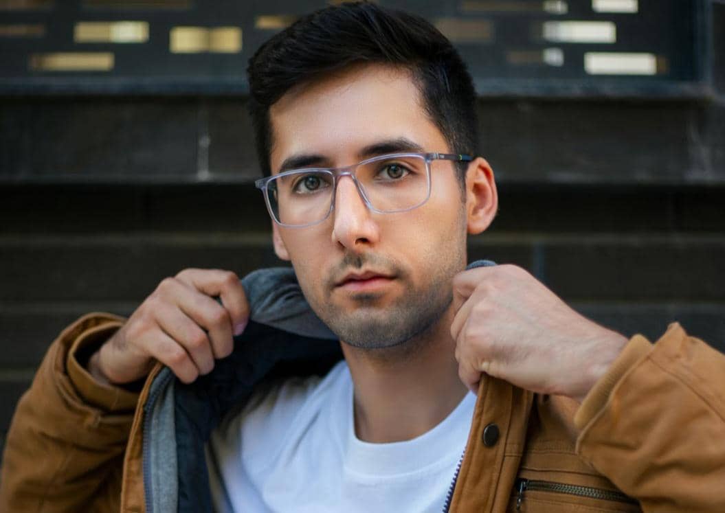 5 Tips Pilih Kacamata Sesuai Bentuk Wajah biar Keren saat Lebaran