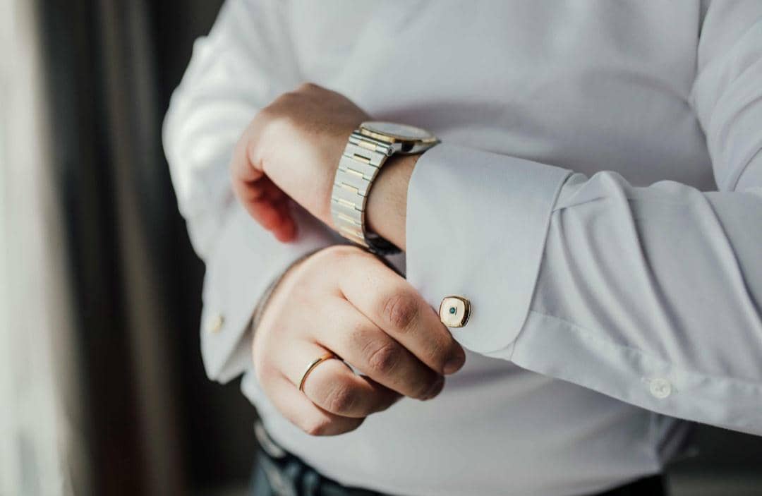 ilustrasi jam tangan