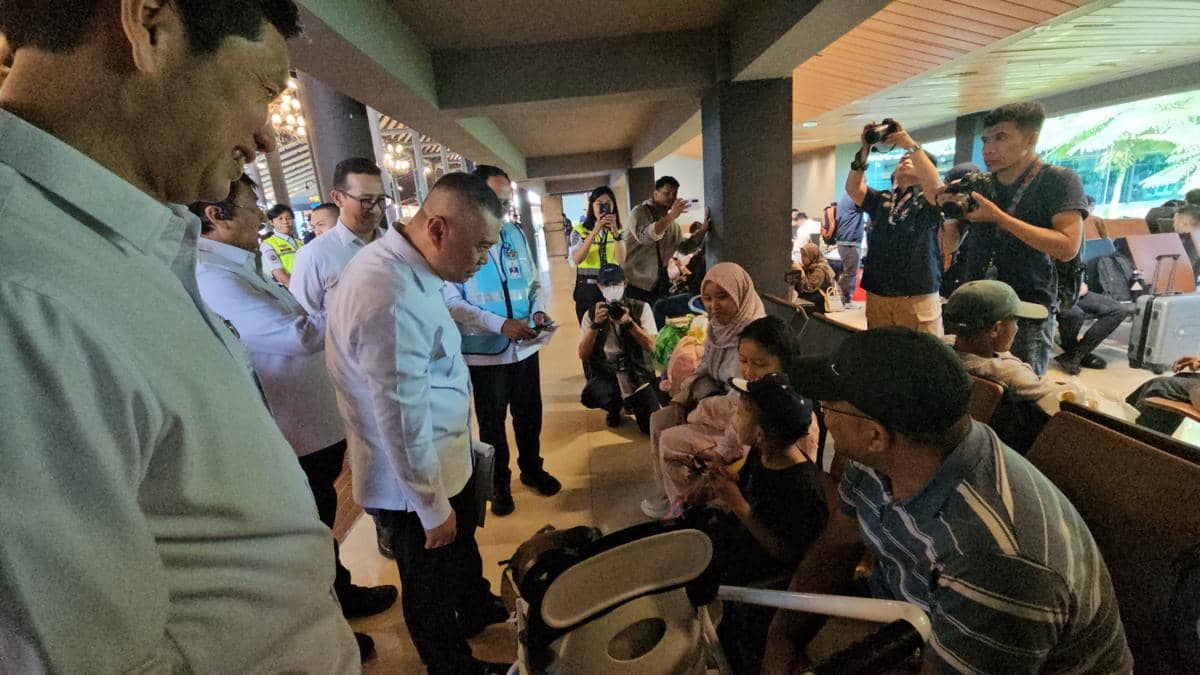 Pantau Bandara Soetta, Menhub Tanya Harga Tiket ke Penumpang