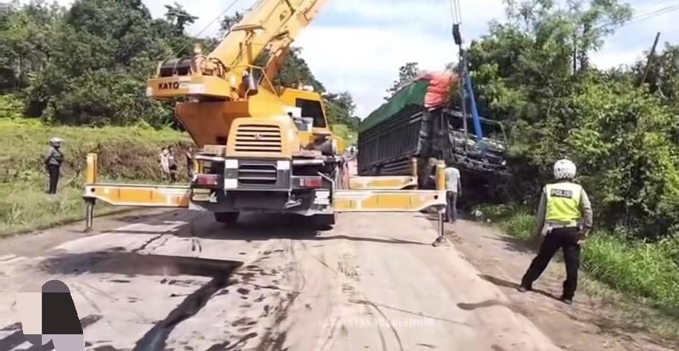 Kecelakaan Truk di Jalintim Muba Tewaskan 2 Warga Lampung