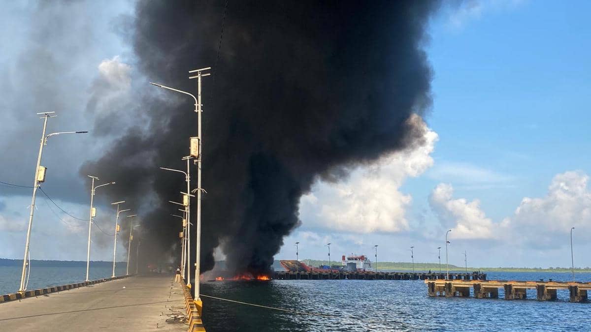 Kapal Logistik Meledak di Pelabuhan Selayar, Kapten dan ABK Tewas