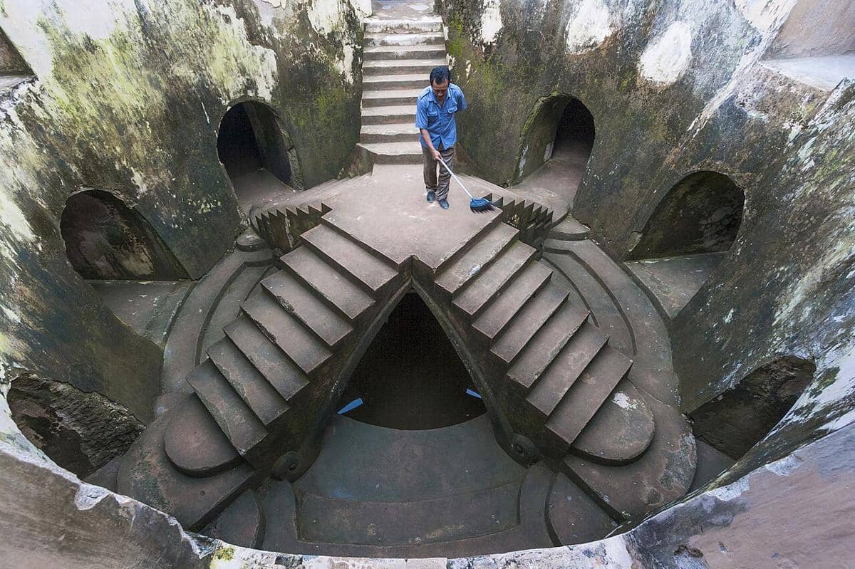 potret tangga Masjid Sumur Gumuling