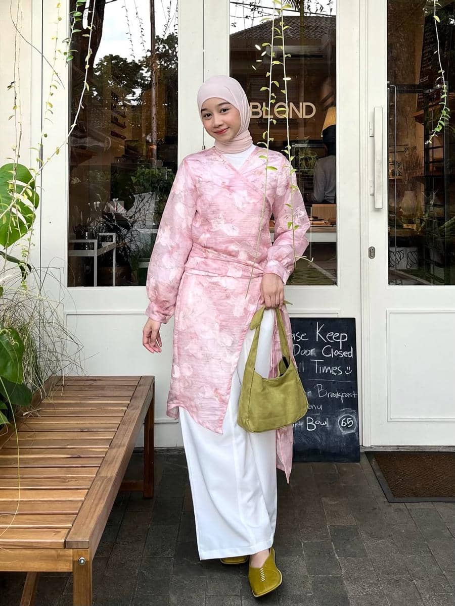 OOTD Lebaran Nuansa Pastel ala Sofi Yusandi