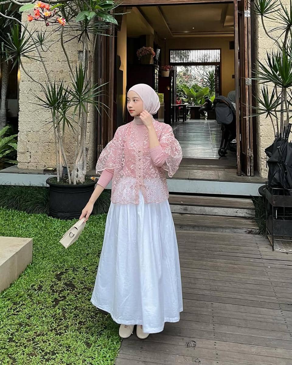 OOTD Lebaran Nuansa Pastel ala Sofi Yusandi
