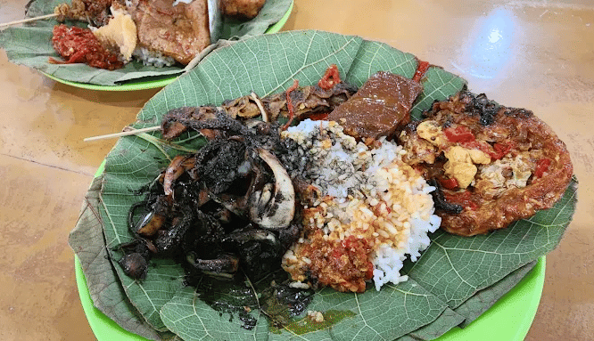 Nasi Jamblang Ibu Nur, Cirebon