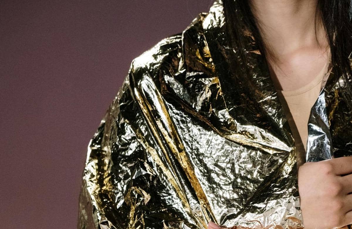 ilustrasi emergency blanket