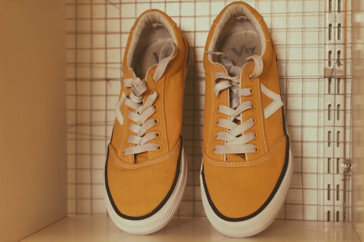 ilustrasi memilih rak sepatu