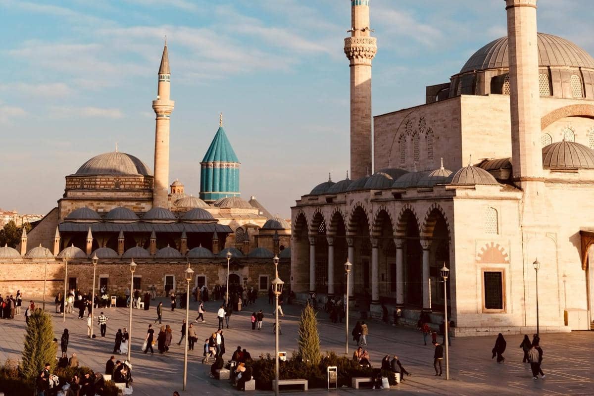 Ilustrasi Masjid Al-Muhajirin Boyolangu yang menjadi lokasi Salat Id bagi warga sekitar.