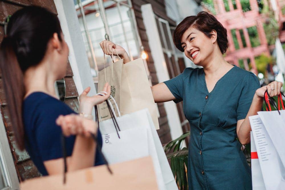 ilustrasi belanja menggunakan voucher