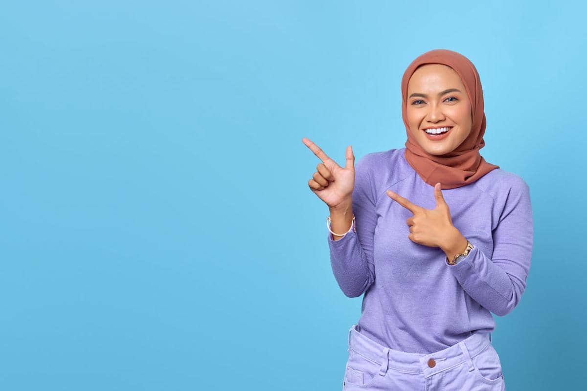 Ilustrasi perempuan muslim ceria