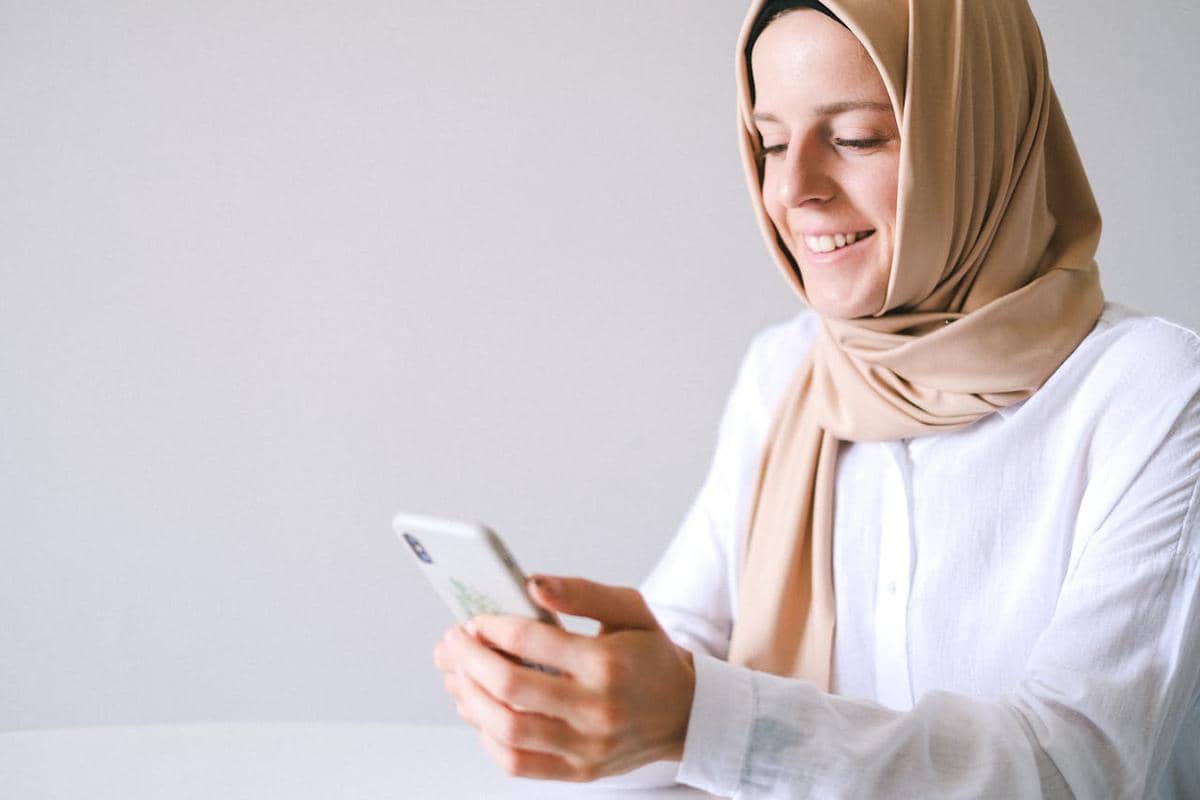 Ilustrasi mengirim pesan WA