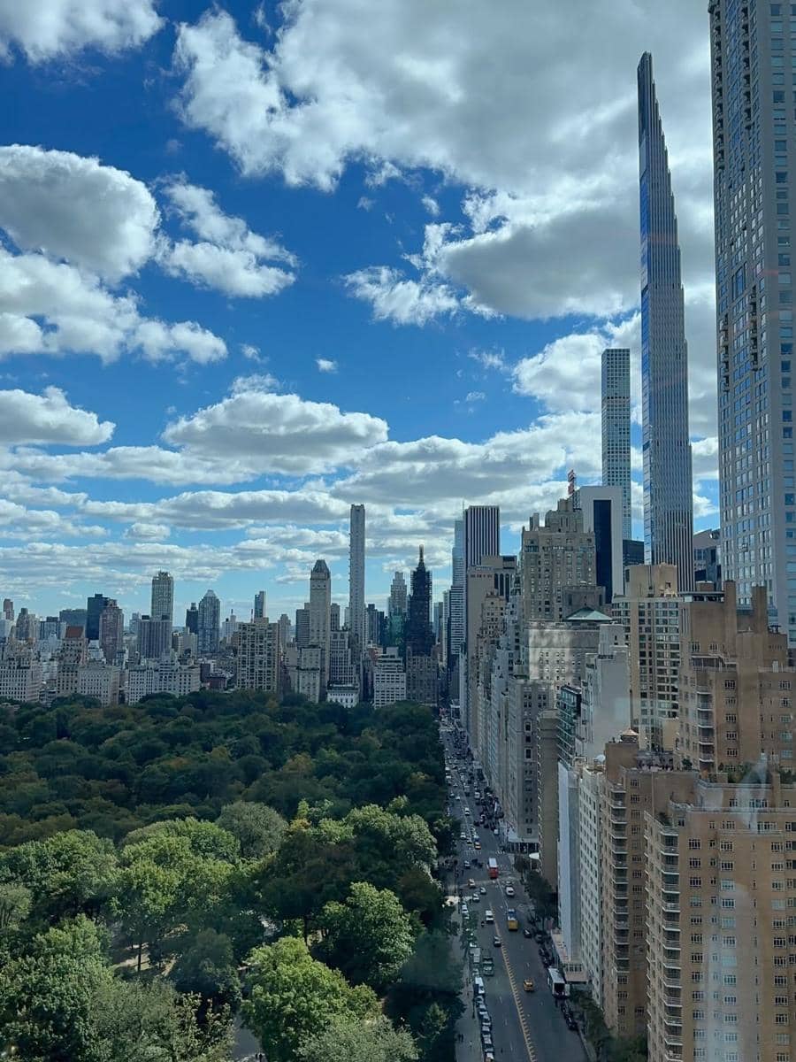 Raline Shah dan ibunda jalan-jalan di New York.