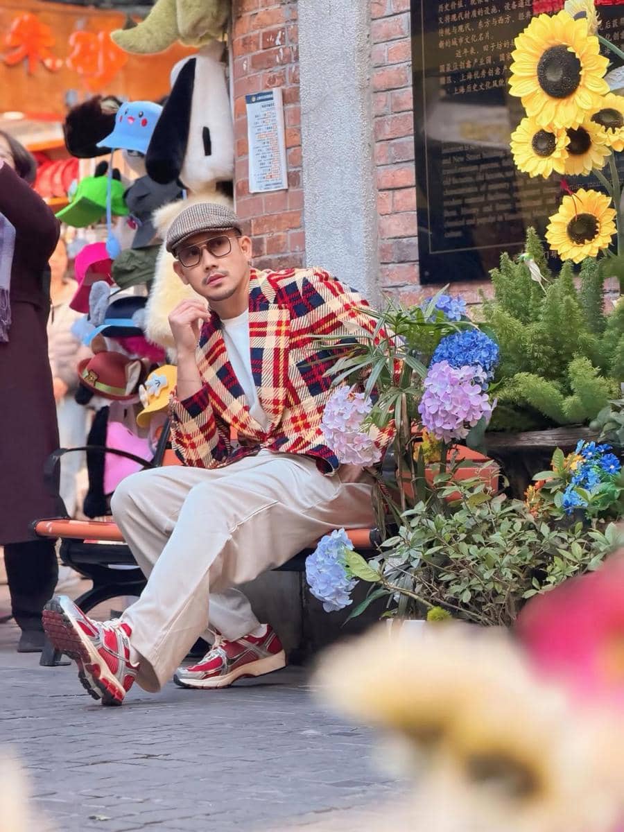 Keluarga Denny Sumargo jalan-jalan di Nanjing.