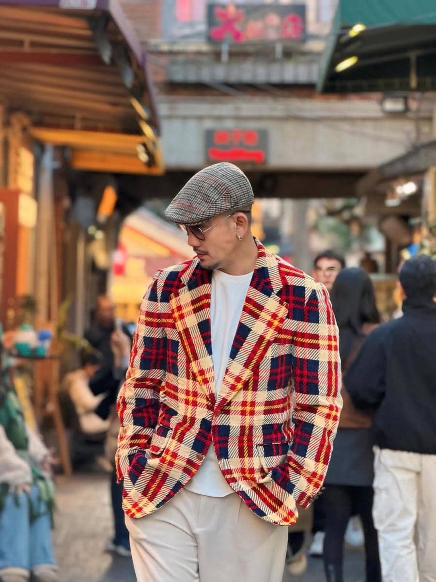 Keluarga Denny Sumargo jalan-jalan di Nanjing.