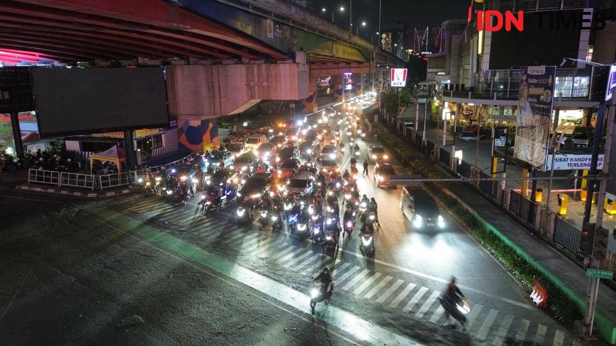 Pemudik Motor Mulai Padati Jalur Kalimalang di H-5 Lebaran