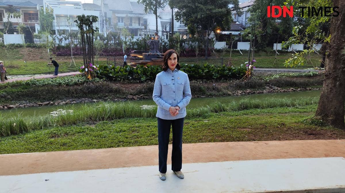 Menteri Pariwisata (Menpar), Widiyanti Putri Wardhana saat meninjau persiapan menyambut libur lebaran di Taman Bendera Pusaka dan Kawasan Blok M, Kebayoran Baru, Jakarta Selatan, Senin (16/3/2026) sore (IDN Times/Yosafat Diva Bayu Wisesa)
