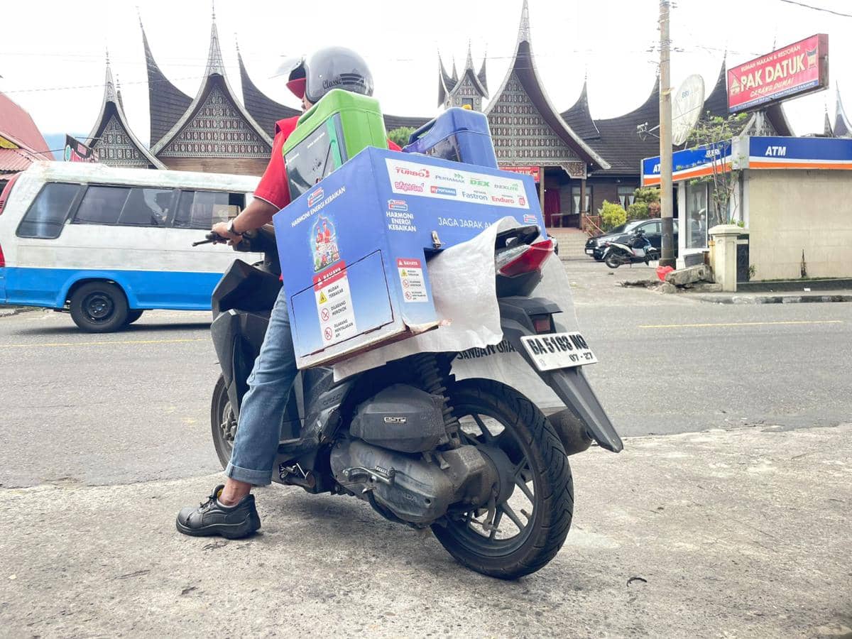 Sepeda motor pengantar BBM di Sumbar