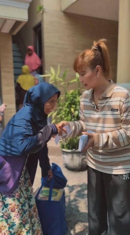 Inul Daratista Bagi-bagi 1.500 Sembako (instagram.com/inul.d)