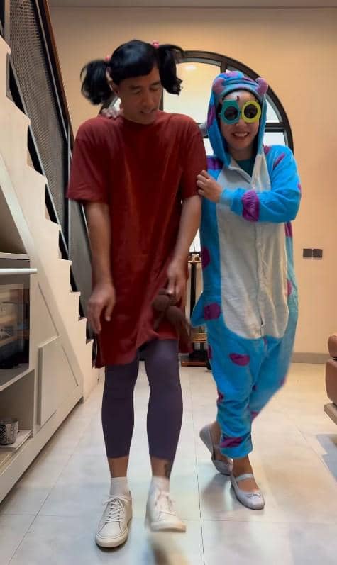 Hesti Purwadinata dan Geng Bukber Bertema Disney (instagram.com/hestipurwadinata)