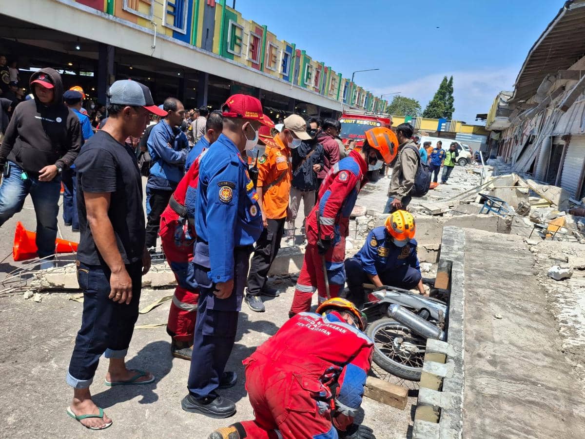 Atap Pasar Sehat Soreang Ambruk, 1 Orang Meninggal Dunia