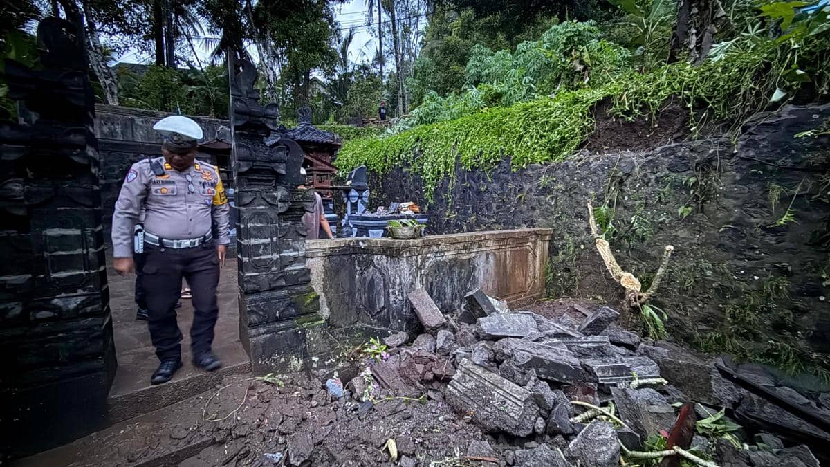 Luapan Air Irigasi Terjang Sanggah Warga di Klungkung